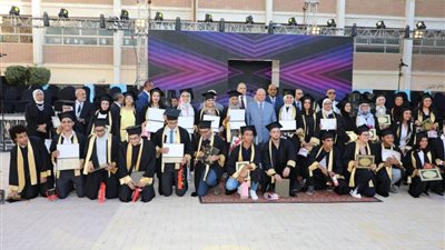 محافظ القاهرة يكرم أوائل الثانوية العامة بإدارة القاهرة الجديدة التعليمية