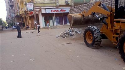 حملات مكثفة لرفع المخلفات وتجمعات القمامة بالشوارع والأحياء الرئيسية بالمنيا