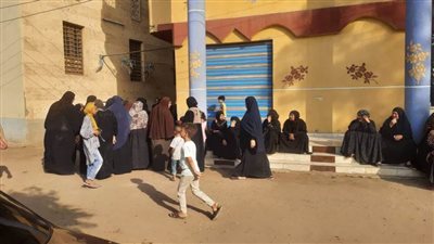 تشييع جنازة سيدة لقيت مصرعها غرقًا بمياه بحر أبو الأخضر بالشرقية