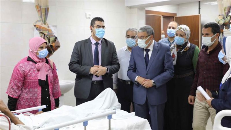 محافظ المنيا خلال