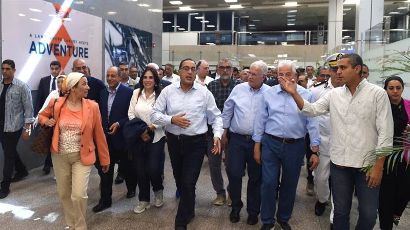 مدبولي فى مطار شرم