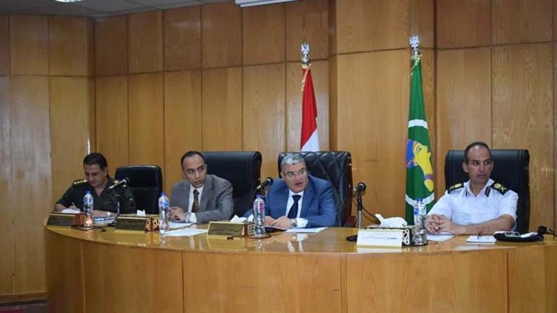 محافظ المنيا خلال