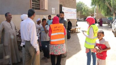 قافلة جامعة جنوب الوادي تفحص 491 مواطنا بقرية النقيب بمركز نجع حمادي