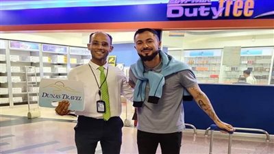 وصول لاعب المارد الأحمر الجديد إلى مطار القاهرة 