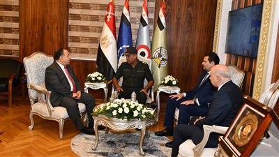 القوات المسلحة تنظم زيارة لوزير المالية لمتابعة الدورة التدريبية الأولى لمأموري الضرائب