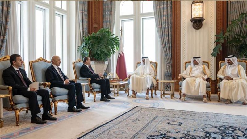 أمير قطر يتسلم رسالة