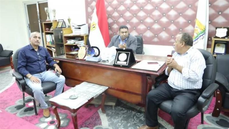 وكيل التعليم يناقش