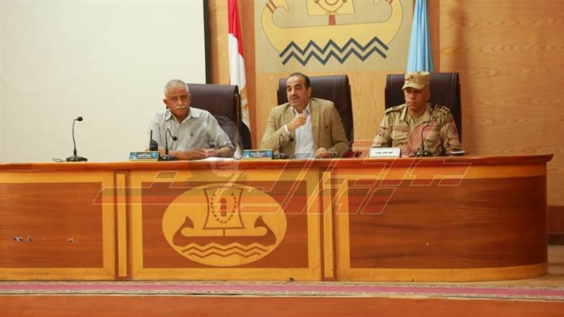 خلال الإجتماع