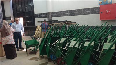 دعم منظومة النظافة بملوي بمعدات وأدوات جديدة