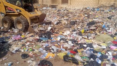 متابعة أعمال النظافة والإنارة العامة والتشجير بفايد والقنطرة شرق