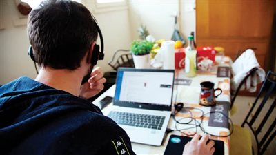 البنوك الأوروبية تتمسك بالعمل من المنزل والأمريكية تسعى إلى العودة للمكاتب