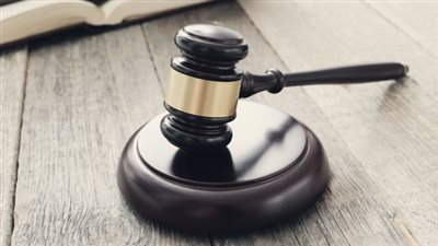 السجن المؤبد لـ٣ متهمين بالتسبب بوفاة طفل بالمقطم وإشعال النيران بمنزله