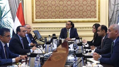 رئيس الوزراء يتابع مع وزير الري ملفات عمل الوزارة