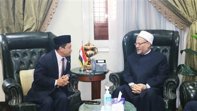 مفتي الجمهورية يستقبل سفير ماليزيا بالقاهرة للاحتفال بتخريج علماء ماليزيا المتدربين ببرنامج دار الإفتاء