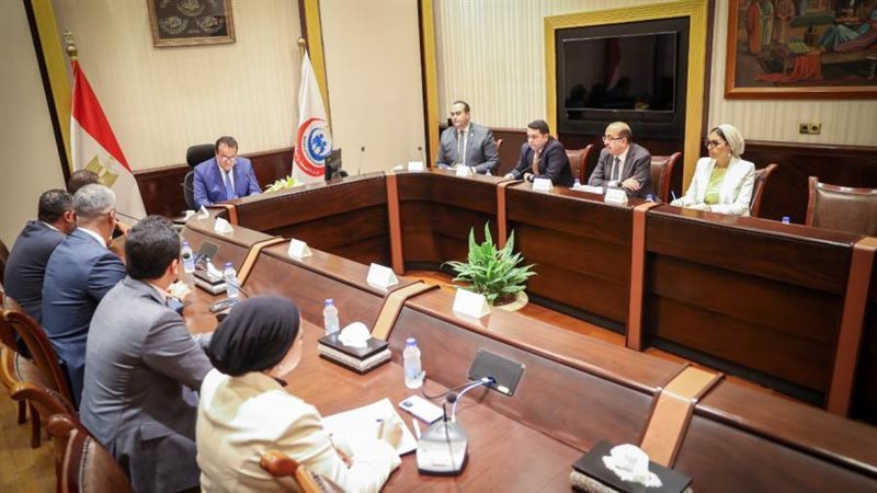 اجتماع وزير الصحة