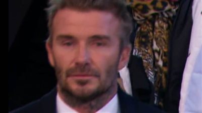 انتظر ١٢ ساعة.. ديفيد بيكهام يذرف الدمع أمام نعش الملكة إليزابيث.. 