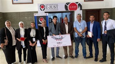 رئيس جامعة أسيوط يهنئ الطلاب الفائزين بالمركز الأول في منتدى دراجون لريادة الأعمال