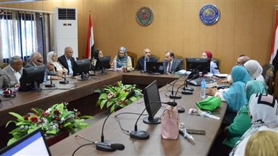 رئيس جامعة بني سويف يترأس اجتماع مجلس كلية الطب