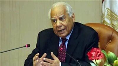 رئيس وزراء مصر الأسبق يضع روشتة اقتصادية وينتقد استمرار الزيادة السكانية