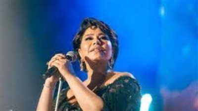 شيرين عبدالوهاب تروج لحفلها القادم في جامعة مصر للعلوم والتكنولوجيا 