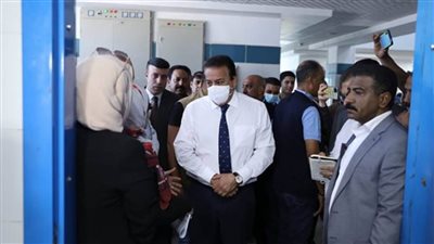 وزير الصحة يتفقد وحدة صحة الأسرة بقرية 