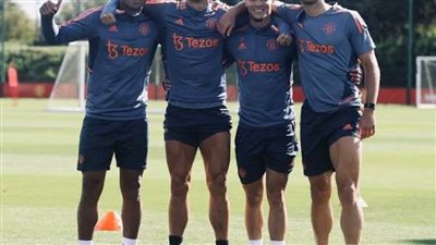 ذا صن: إصابة 12 لاعبًا من مانشستر يونايتد بتسمم غذائي