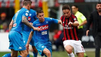 نابولي يتصدر الدوري الإيطالي بالفوز على ميلان