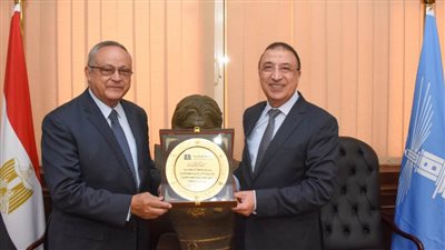 محافظ الإسكندرية يبحث مع الدكتور أحمد زايد مدير مكتبة الإسكندرية تعزيز سبل التعاون 