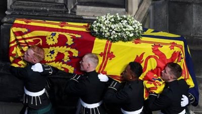 وصول الموكب الجنائزي للملكة إليزابيث الثانية إلى وندسور بإنجلترا