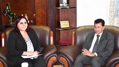 وزير الشباب يبحث التعاون مع الاتحاد الدولي للهلال والصليب الأحمر