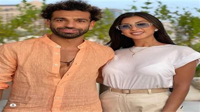 محمد صلاح يظهر مع ملكة جمال مصر في دبي.. 