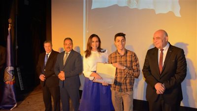 الاحتفالات بالعيد القومي.. نائب محافظ البحيرة تكرم عددًا من المتفوقين