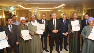 موجز الرابعة.. وزير الزراعة يكرم أفضل مزارعي القمح.. و