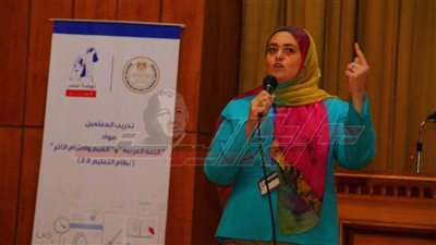 تنظيم ورش عمل لتدريب 1500 معلم وموجه على مناهج 