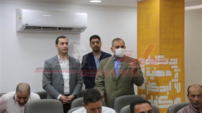 محافظ كفر الشيخ ونائبه يتفقدان برنامج تدريب فنيات الرصف لنواب المدن