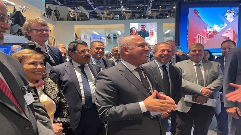 وزير النقل يزور معرض