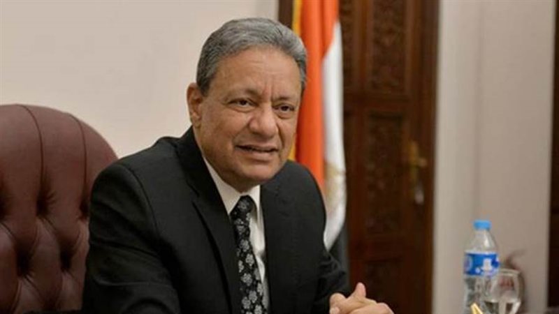 الكاتب الصحفي كرم