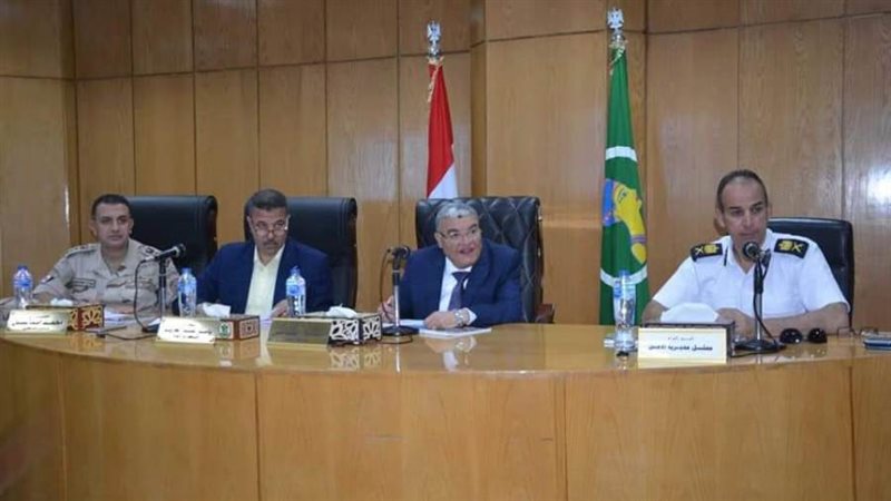 محافظ المنيا خلال