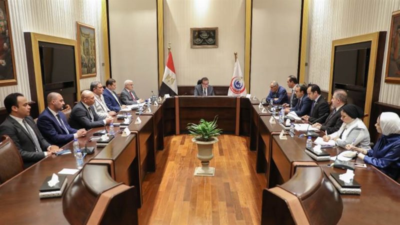 اجتماع وزير الصحة