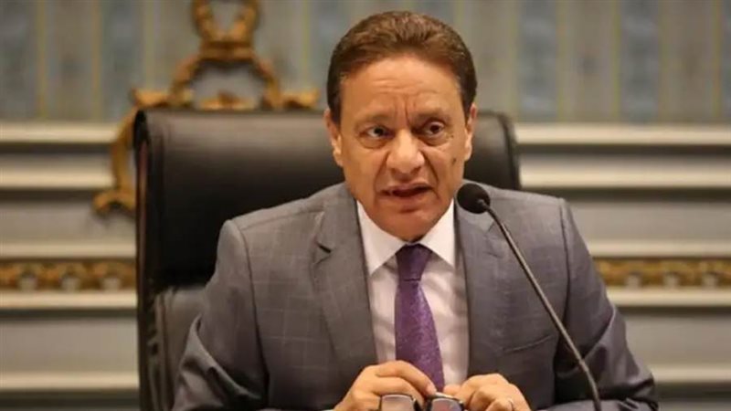 الكاتب الصحفي كرم