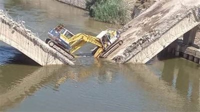 إصابة 3 عمال أثناء إزالة كوبري التفتيش البحري بالبحيرة