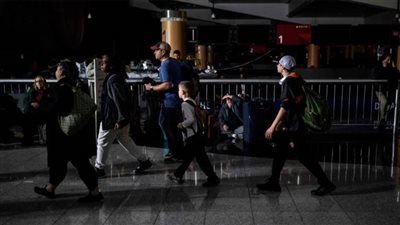 فوضى بمطار جاتويك ببريطانيا بعد انقطاع التيار الكهربائي في محطة القطارات القريبة