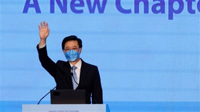 هونج كونج تعلن إلغاء الحجر الصحي للوافدين من الخارج اعتبارا من الاثنين المقبل