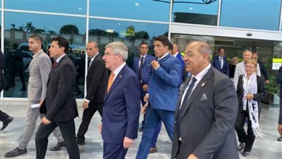 رئيس الأولمبية الدولية يصل مصر