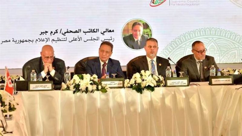 خلال الإجتماع