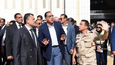 رئيس الوزراء يتابع تفاصيل الأعمال الجاري تنفيذها لتطوير محيط المتحف المصري الكبير