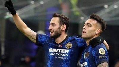 صحيفة إيطالية: لوكاكو وهاكان يسابقان الزمن للحاق بمباراة إنتر ميلان وروما