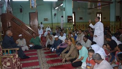 محافظ الوادي الجديد يلتقي المواطنين بمسجد أبو خالد عقب صلاة الجمعة