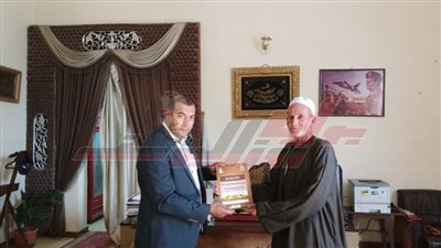 تسليم 9 عقود تقنين أراضي أملاك الدولة للمستفيدين بكفر الشيخ