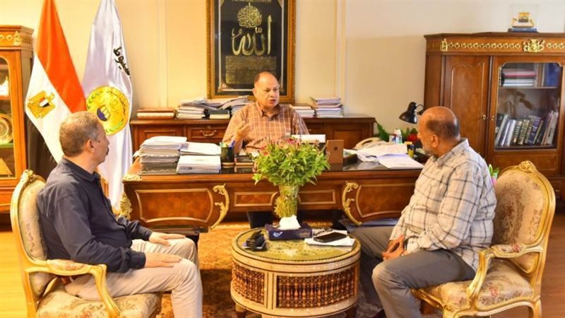 محافظ أسيوط يلتقي